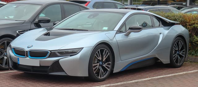 بی ام و i8